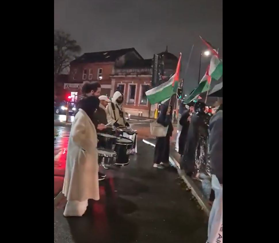 Video: Activists demonstrate in Manchester, England, in solidarity with Palestine 