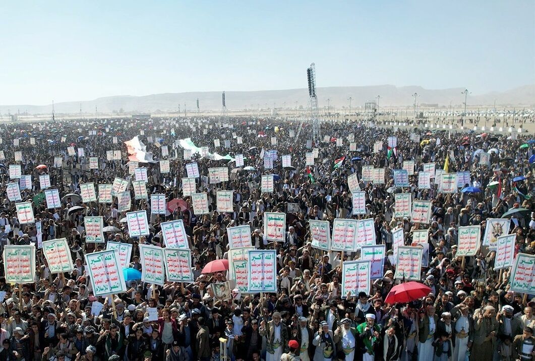 Centenas de milhares de iemenitas manifestam-se em apoio ao povo de Gaza