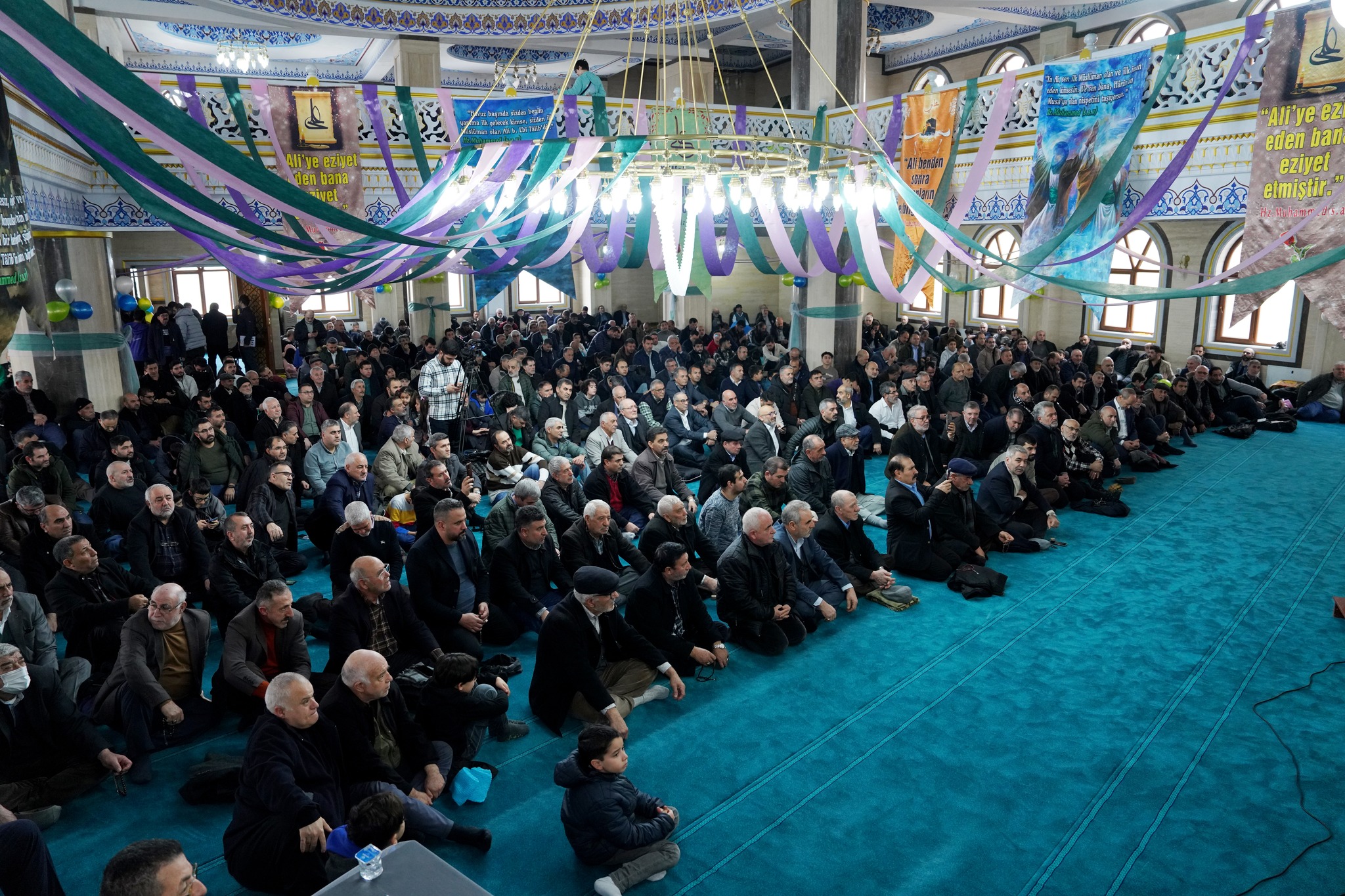 شيعة تركيا يحتفلون بمناسبة ولادة أمير المؤمنين (ع) في اسطنبول