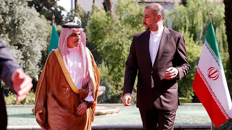 イラン・サウジ各外相が、ガザめぐり電話会談