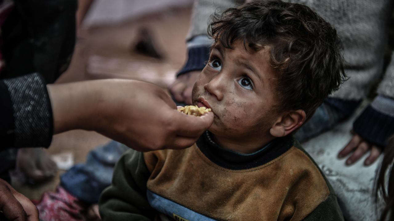 Život palestinskih porodica u improvizovanim šatorima u Rafahu (foto-izvještaj)