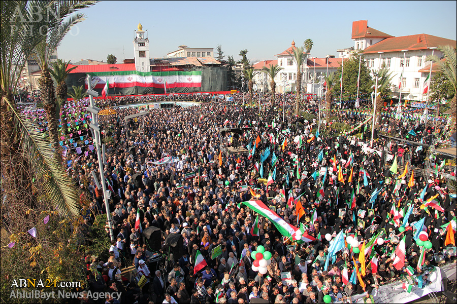 イラン全土で、市民らがイスラム革命記念行進に大々的に参加