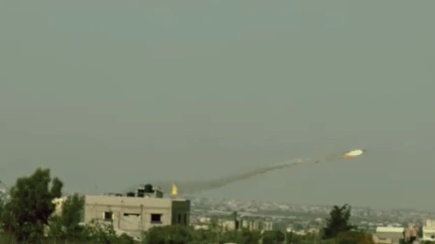 فيديو | مشاهد من استهداف مستوطنة "العين الثالثة" برشقة صاروخية