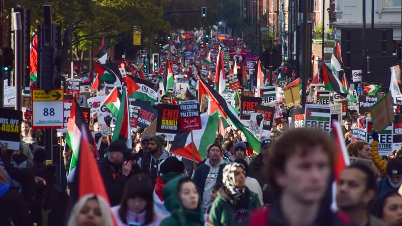 Ribuan Demonstran Unjuk Rasa di London Kecam Serangan Rezim Zionis di Rafah​