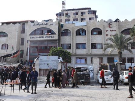 فيديو | اخلاء مستشفى ناصر غرب خانيونس جنوب قطاع غزة بتهديد السلاح من الاحتلال