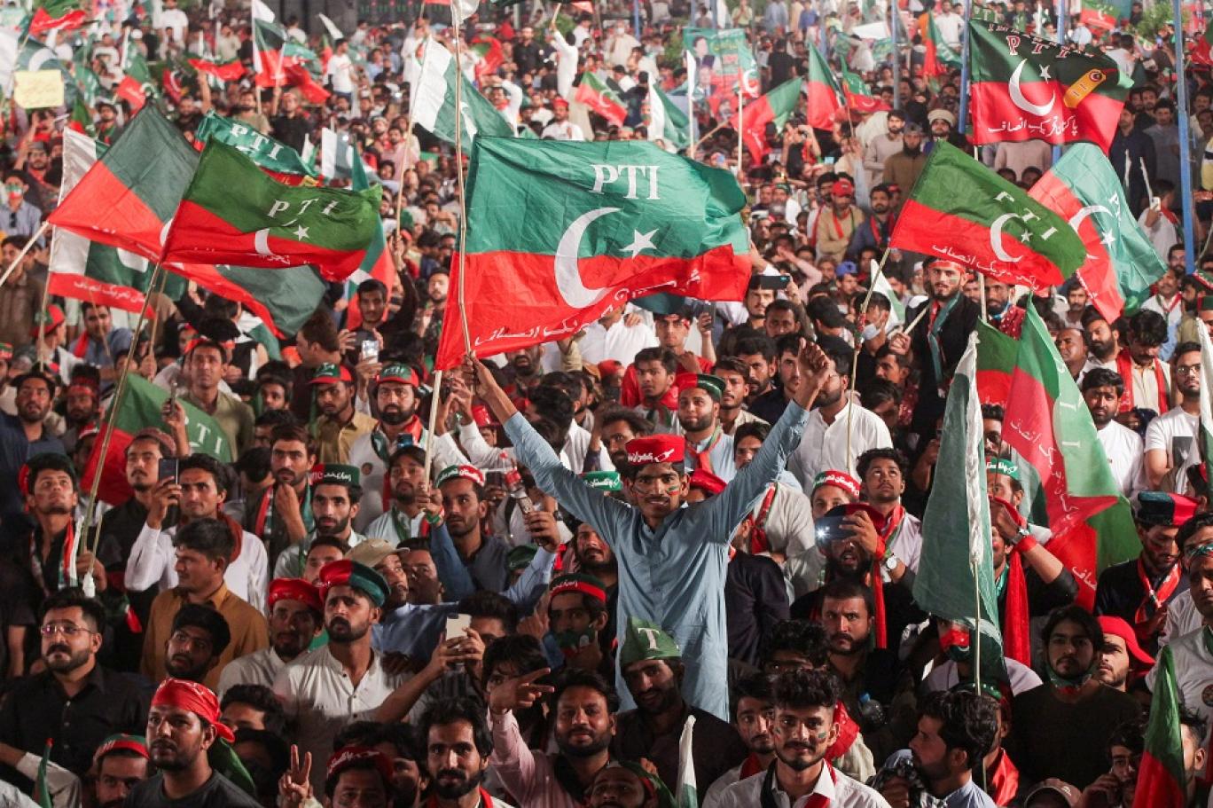حزب "عمران خان" يعتزم تكوين ائتلاف مع حزبين آخرين لتشكيل الحكومة في باكستان