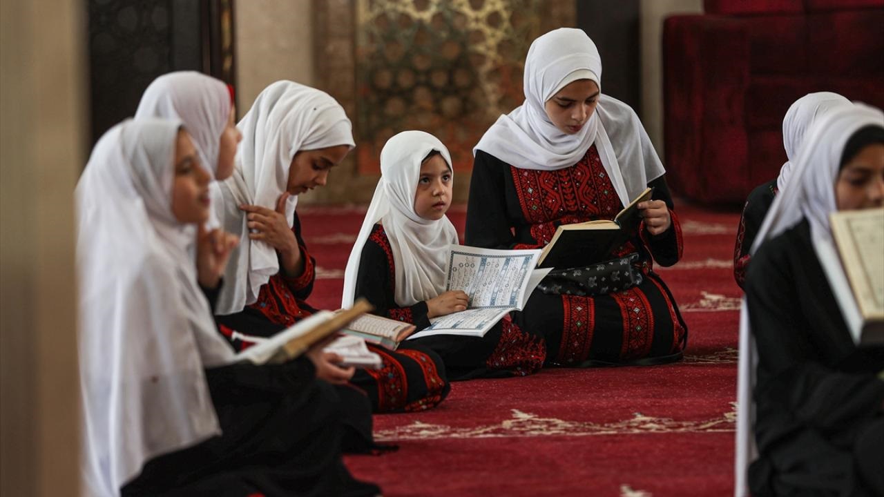 تكريم 50 طفلا نازحا يحفظون أجزاء من القرآن الكريم في رفح