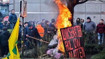 Wütende Bauern protestieren vor EU-Parlament in Brüssel