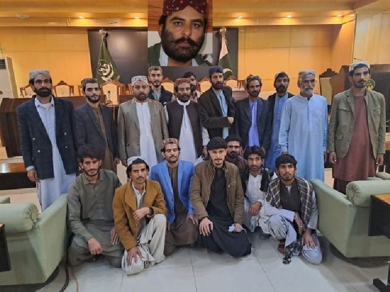 پاکستان: بلوچ نیشنل آرمی نامی تنظیم کے کمانڈر سرفراز بنگلزئی نے 70 ساتھیوں سمیت ہتھیار ڈال دیے
