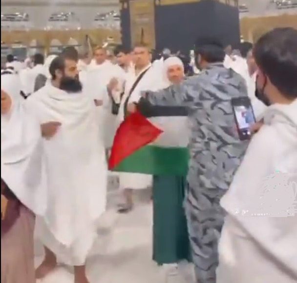  Saudi authorities arrest female pilgrim for raising Palestinian flag inside Mecca holy mosque (+Video)