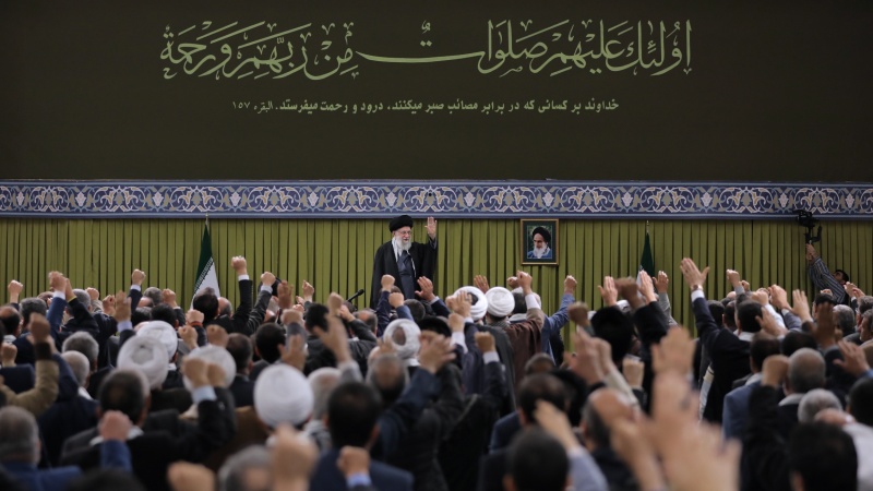 イラン最高指導者、「共和制およびイスラムへの信頼はイランの安定と発展の要素」