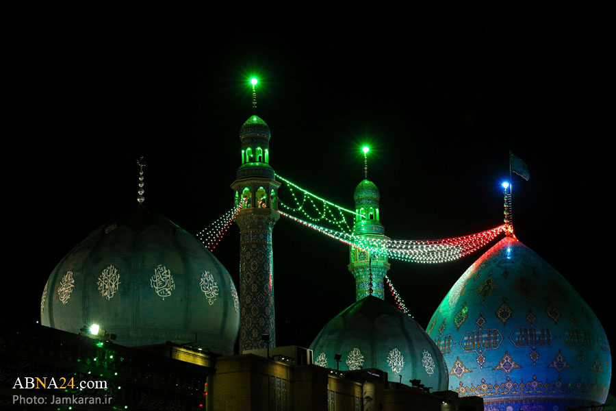 Iluminação da Mesquita Jamkaran na véspera do nascimento do Prometido (a.j)