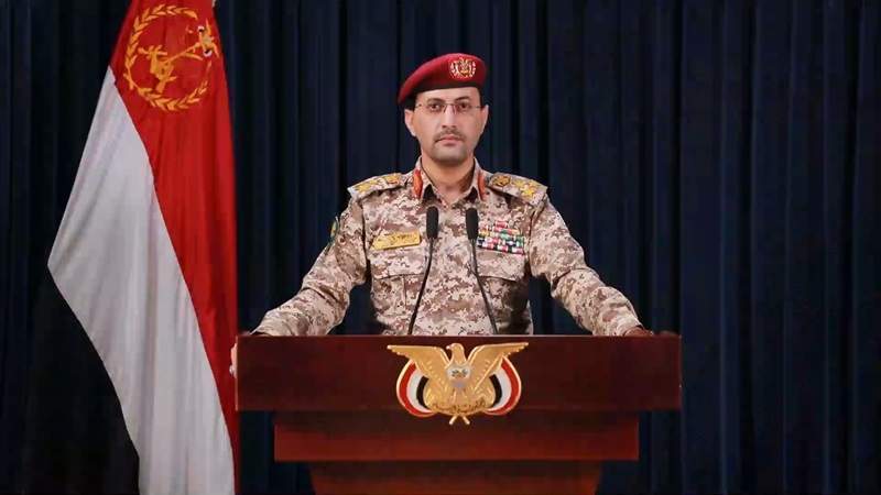 القوات المسلحة اليمنية تستهدف سفينة نفطية وبوارج حربية امريكية في خليج عدن