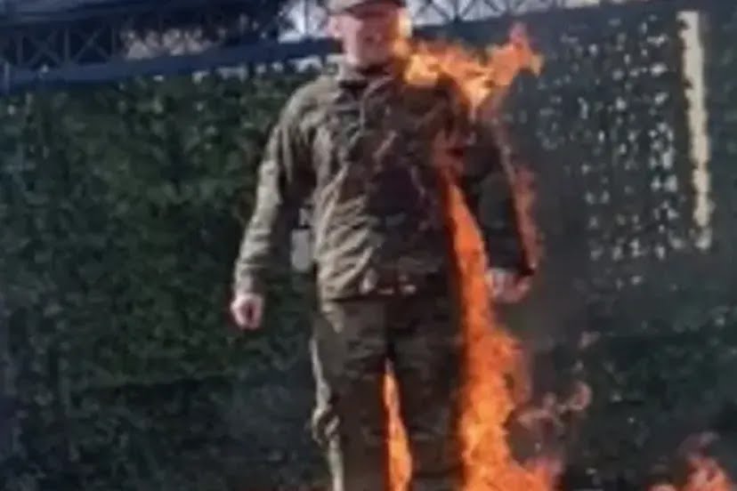 Soldado estadounidense se prende fuego en protesta por la guerra en Gaza hacia la embajada de Israel