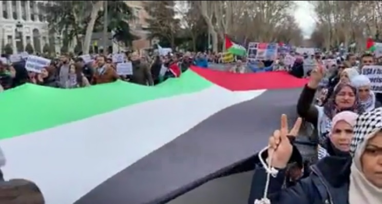 فیديو | مسيرة في مدينة مدريد الإسبانية دعمًا لـغزة ورفضًا للعدوان الإسرائيلي على القطاع