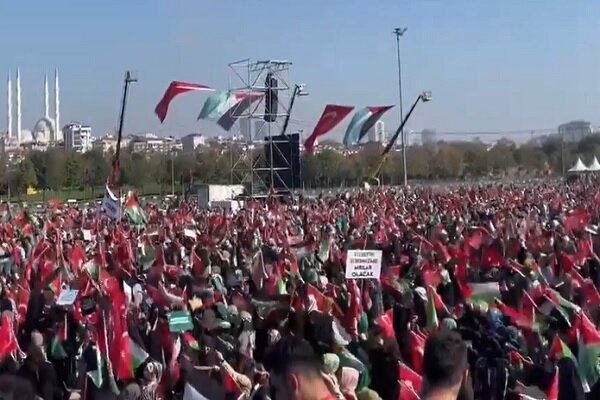 تركيا ... مظاهرات حاشدة في اسطنبول للمطالبة بوقف العدوان وحرب التجويع ضد غزة