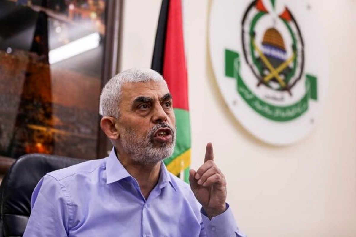 كاتب إسرائيلي: السنوار على حق!