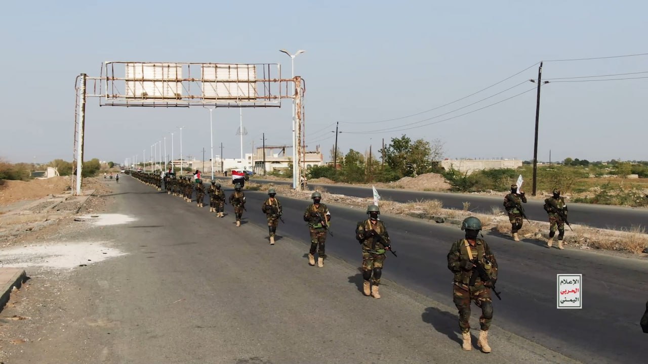 فیديو |  مسير عسكري لوحدات رمزية من القوات الخاصة في القوات المسلحة اليمنية