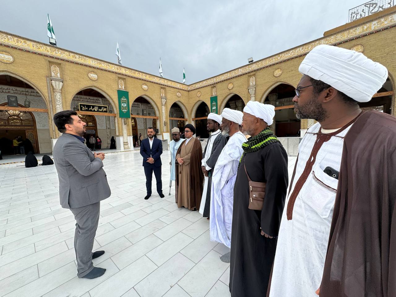 العتبة العباسية تنظم برنامجا لوفد كاميروني لزيارة العتبات المقدسة في النجف الأشرف+(صور)