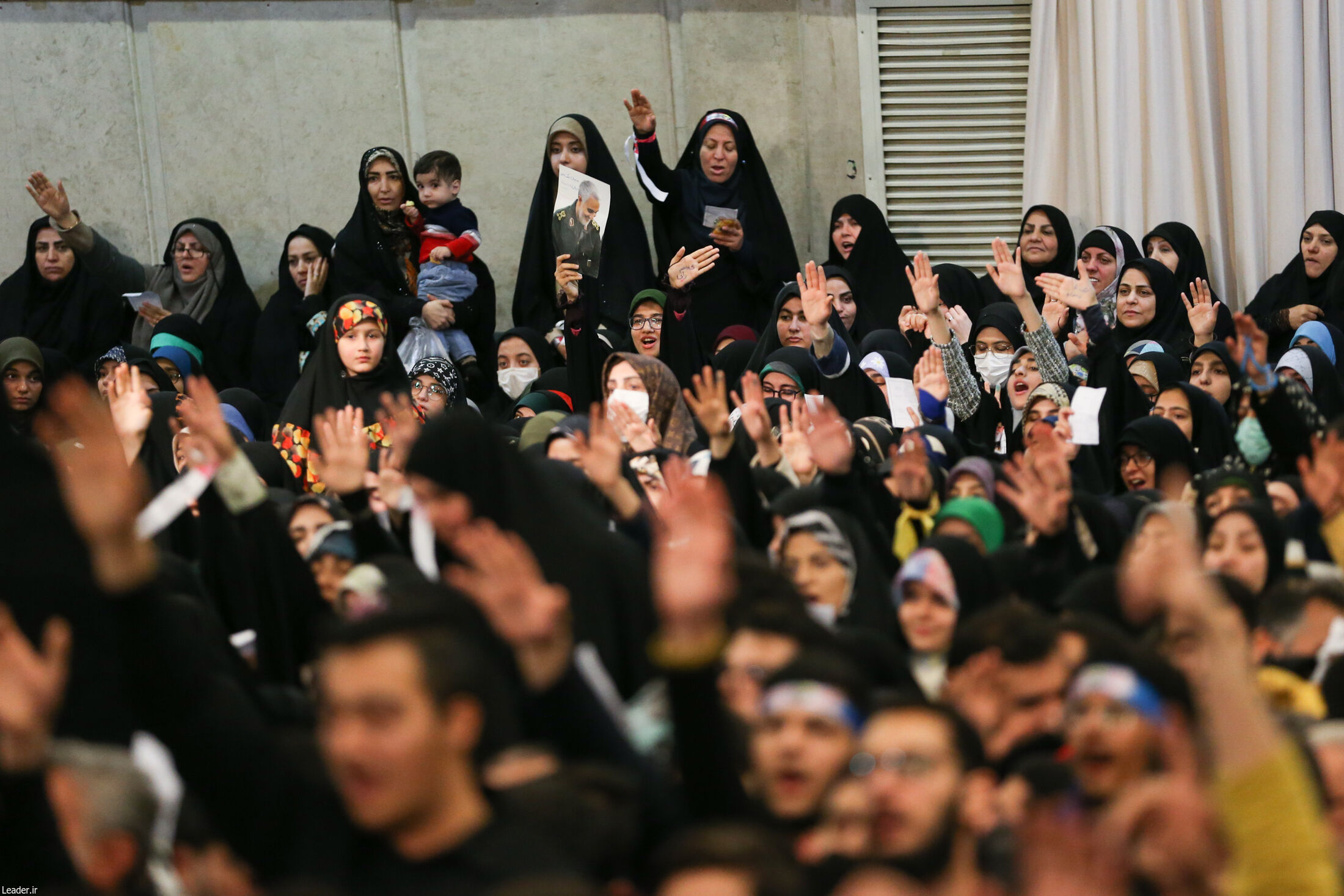 Photos: Imam Khamenei received first-time voters and families of martyrs