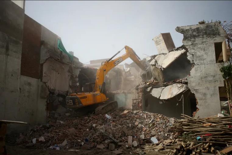 في خطوة تستهدف الإسلام.. السلطات الهندية تواصل هدم مساجد وقبور المسلمين