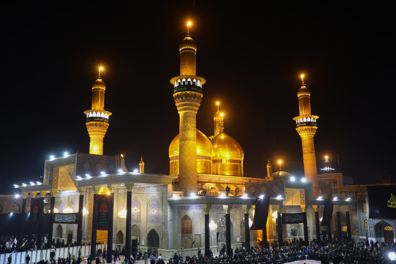 Photos: Kadhimiya holy shrine covered in black on Imam Kazim martyrdom anniversary