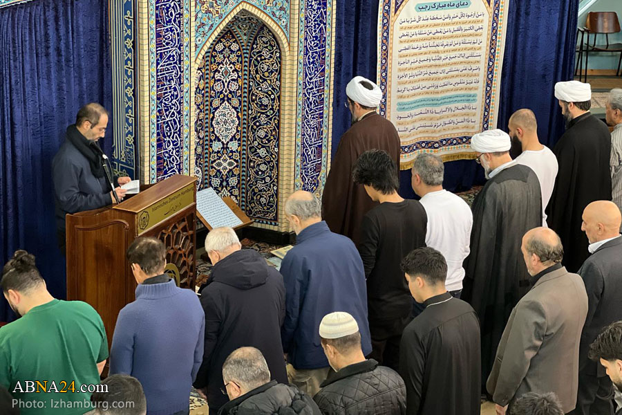 مشاركة المسلمين الشيعة في صلاة الجمعة بالمركز الاسلامي بمدينة هامبورغ الألمانية