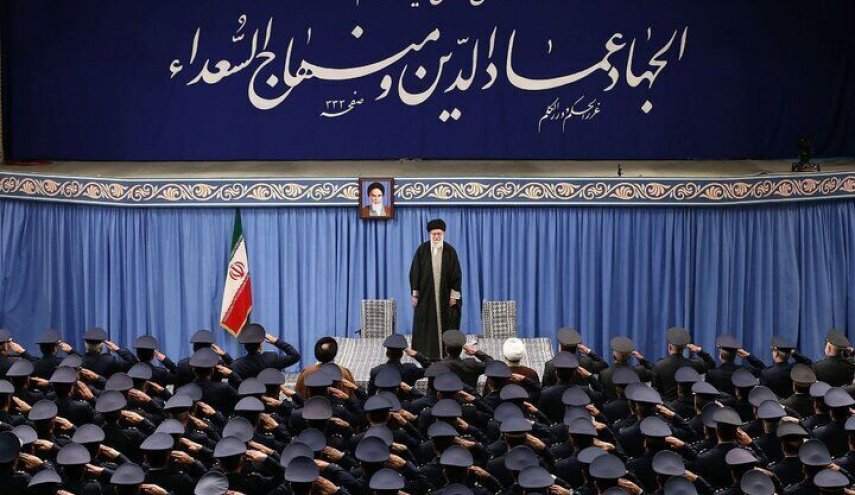 قائد الثورة  الاسلامية يستقبل غدا الاثنين جمعا من قادة القوات الجوية 