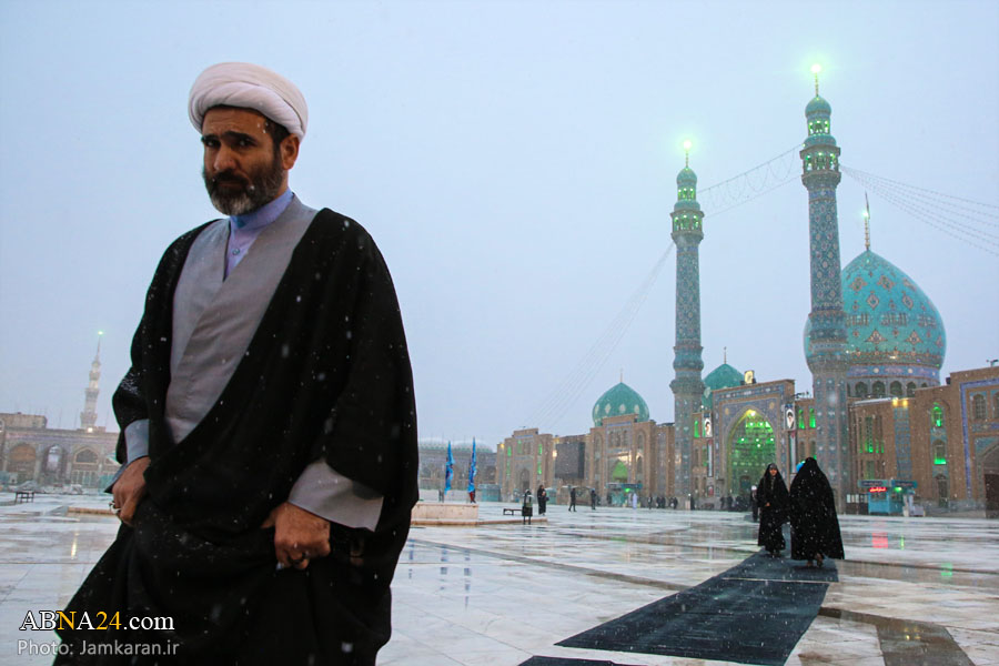 Photos: Snowfall in Jamkaran Mosque in Qom, Iran