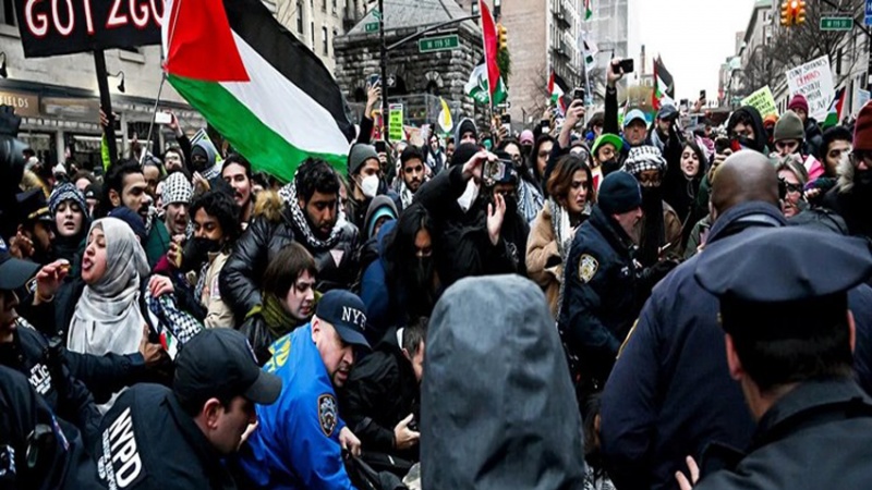 Polisi AS Bentrok Fisik dengan Demonstran Anti-Israel di New York