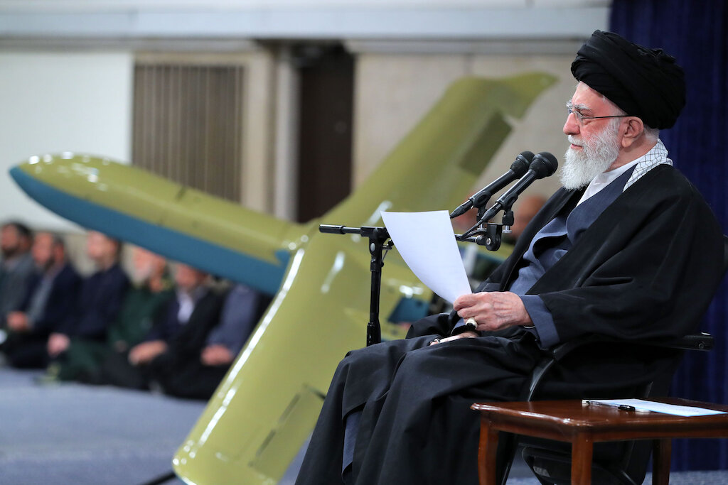 Imam Khamenei: Elites in Islamic world to create public demand to cut economic ties with Zionist regime