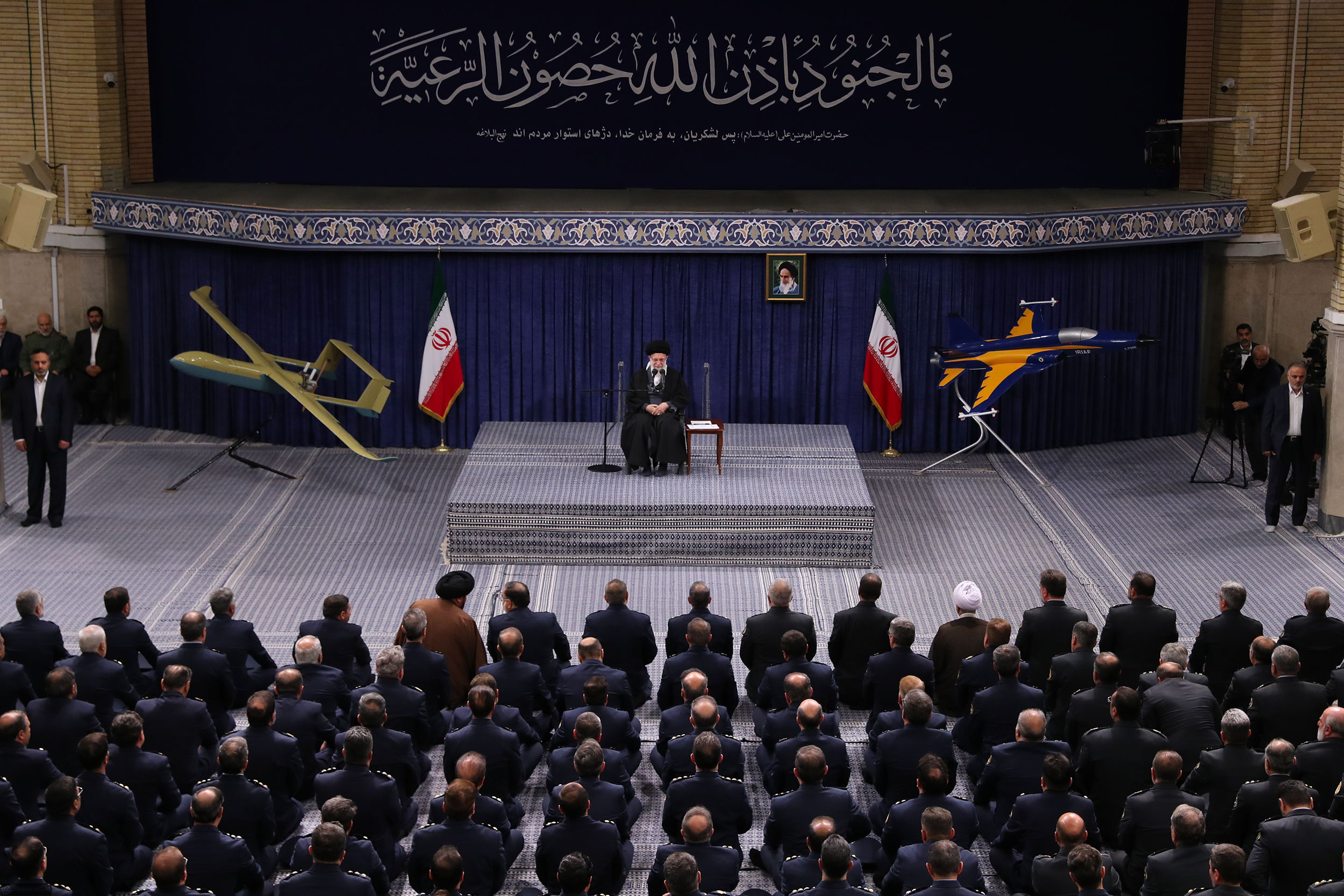 Imam Khamenei calls on Muslim elites to create public support for cutting ties with Israel