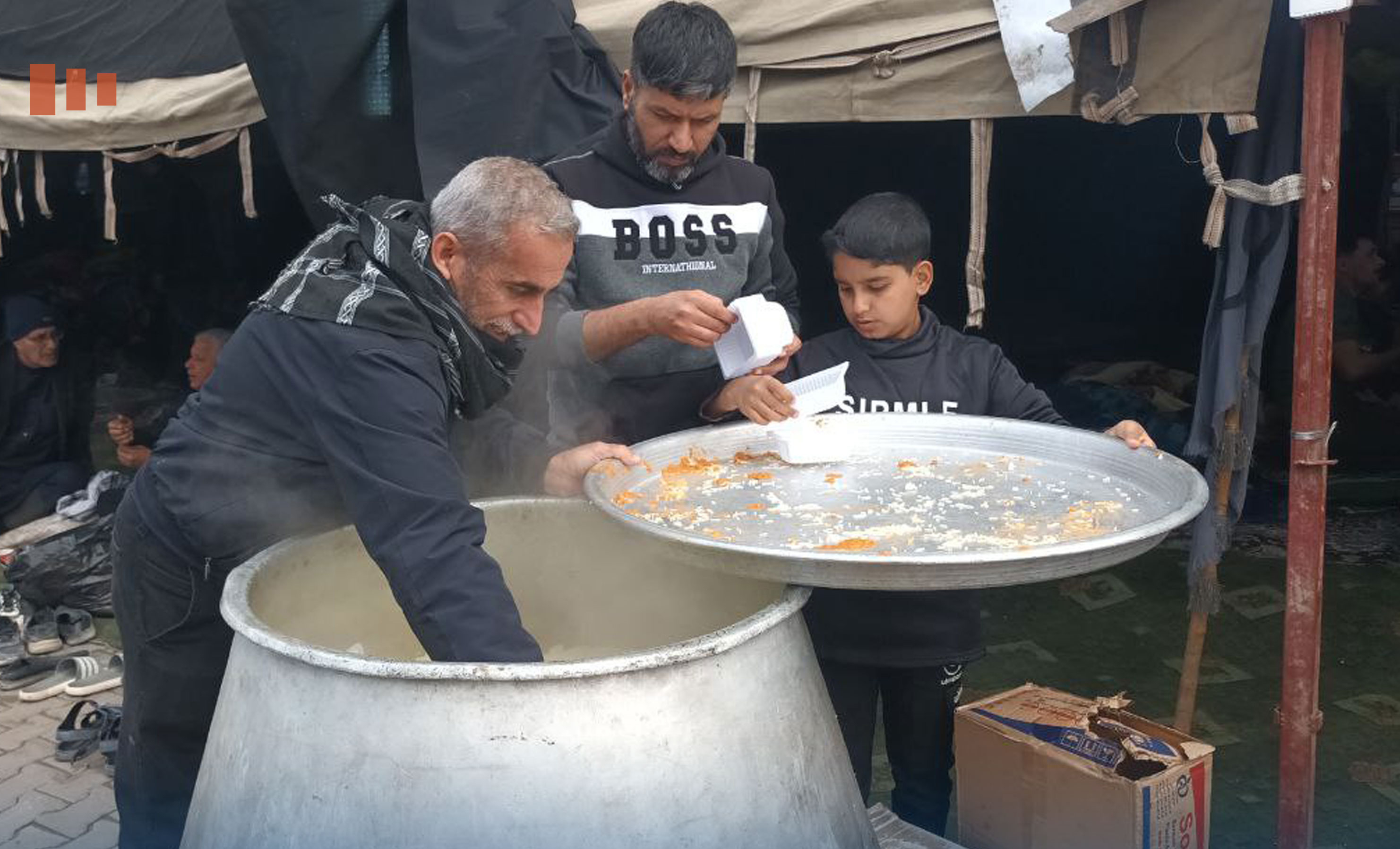 خادم حسيني يتحدث عن موكبه الذي يقدم خدمات جليلة لزوار الإمام الكاظم (ع) وباقي الأئمة (ع)+(صور)