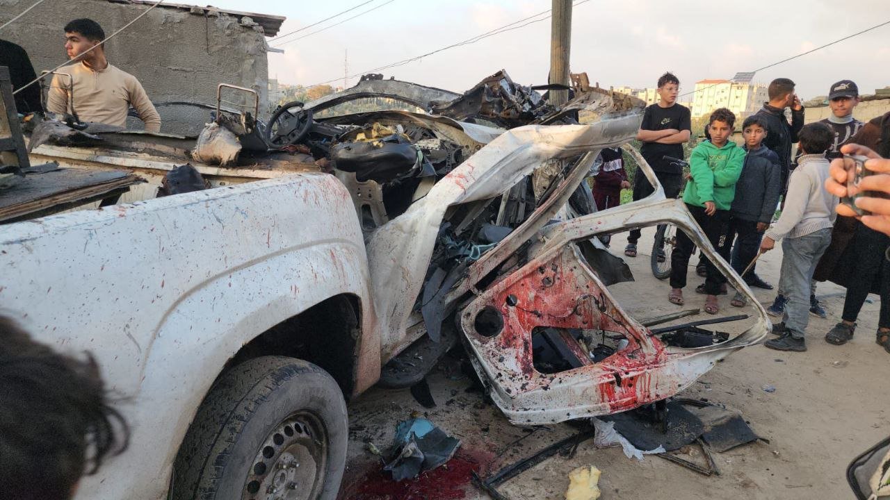 Zionist airstrike kills 6 securing aid truck