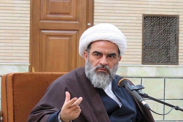 آیت‌الله فاضل لنکرانی: حفظ و دفاع از اصل نظام و تلاش در راه استمرار آن از اوجب واجبات است