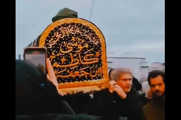 فيديو | تشييع الجنازة الرمزية للإمام الكاظم (ع) على جسر (ويستمنستر) في العاصمة البريطانية
