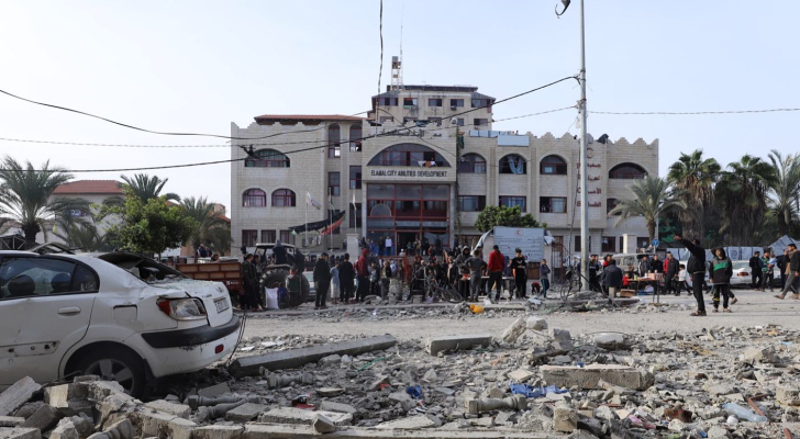  300 people, including elderly, are stuck inside Al-Amal Hospital in Gaza