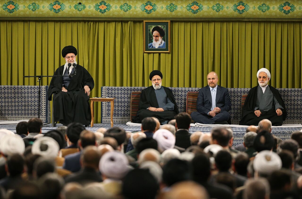 Imam Khamenei: Final version of human prosperity presented in revelation