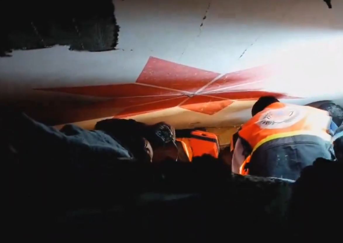 Video: A man successfully pulled out alive from rubble of a home in Rafah, Gaza