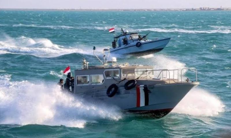 القوة البحرية اليمنية تستهدف سفينة مرتبطة للكيان الصهيوني في البحر الأحمر