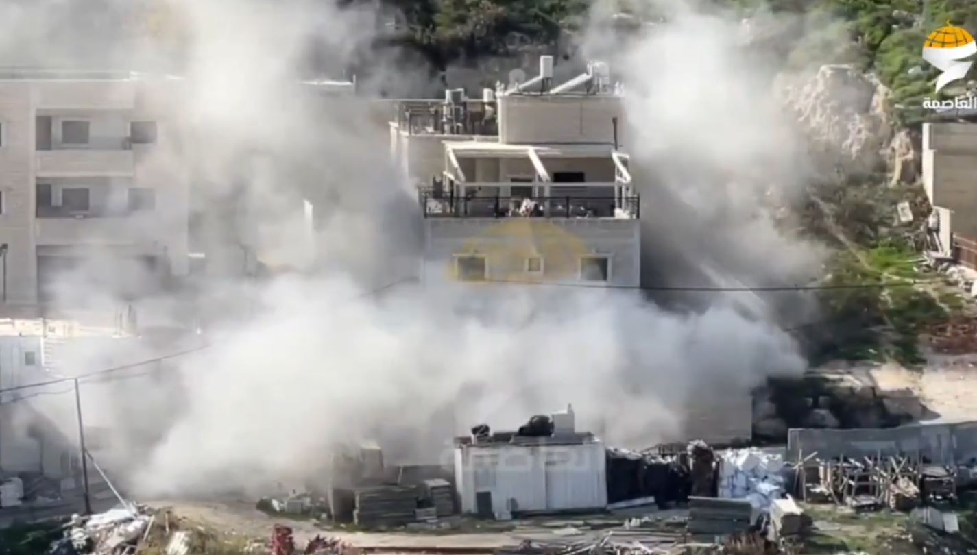 Video: Zionist forces destroy homes of Ibrahim & Murad Nimr, in south of occupied Al-Quds