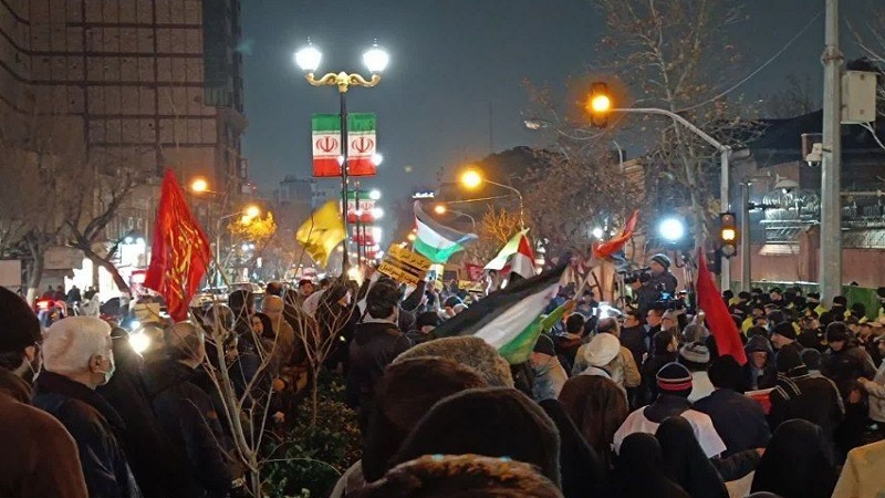 Protes Serangan ke Yaman, Warga Iran Unjuk Rasa di Depan Kedutaan Besar Inggris di Tehran