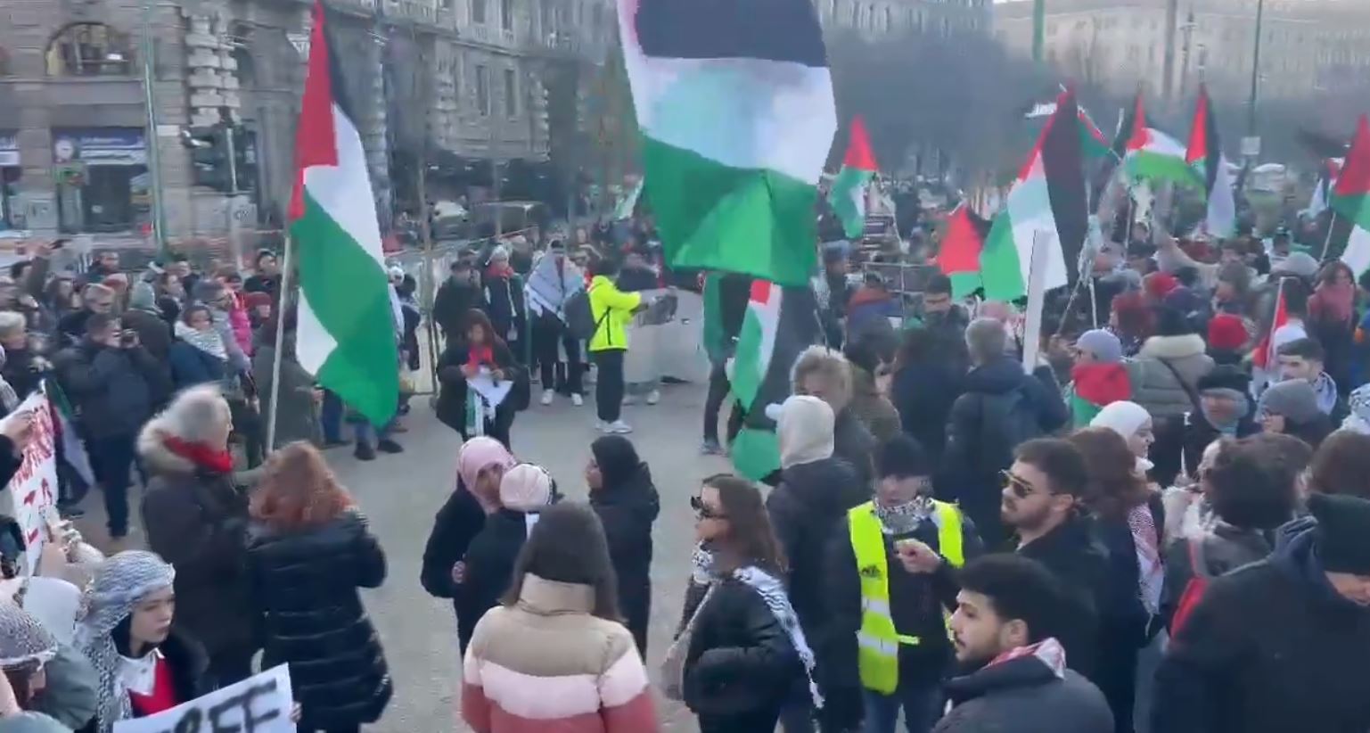 Video: Demonstration in Milan in support of Gaza and condemnation of Israeli massacres