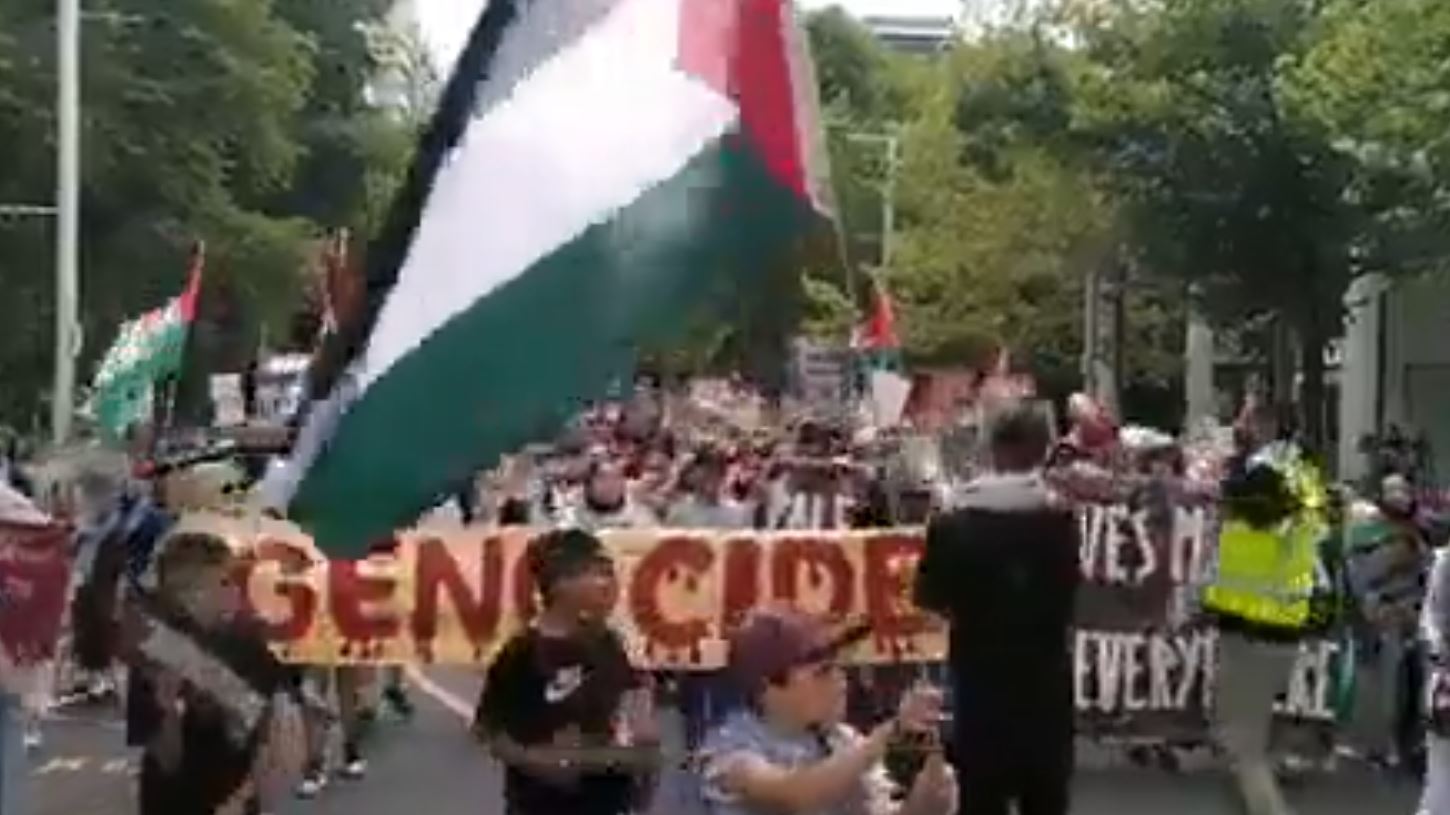 Video: Thousands flocked to streets of Canberra in support of Palestinians, demanding ceasefire in Gaza