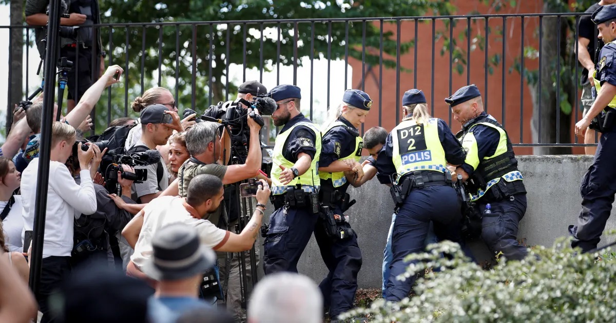 ویدیو | هتک حرمت قرآن کریم در هلند