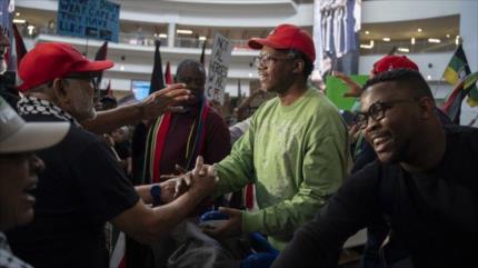 Les Sud-Africains accueillent les avocats dans l’affaire anti-israélienne comme des héros