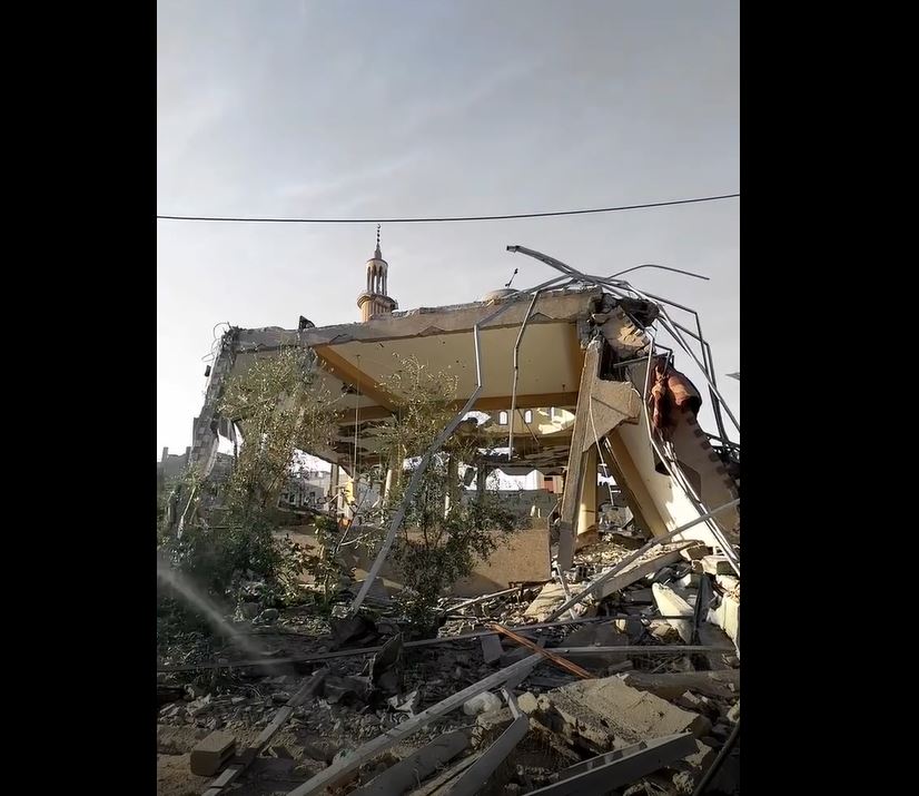 فيديو | قوات الاحتلال الصهيونية تدمر مسجدا في غزة