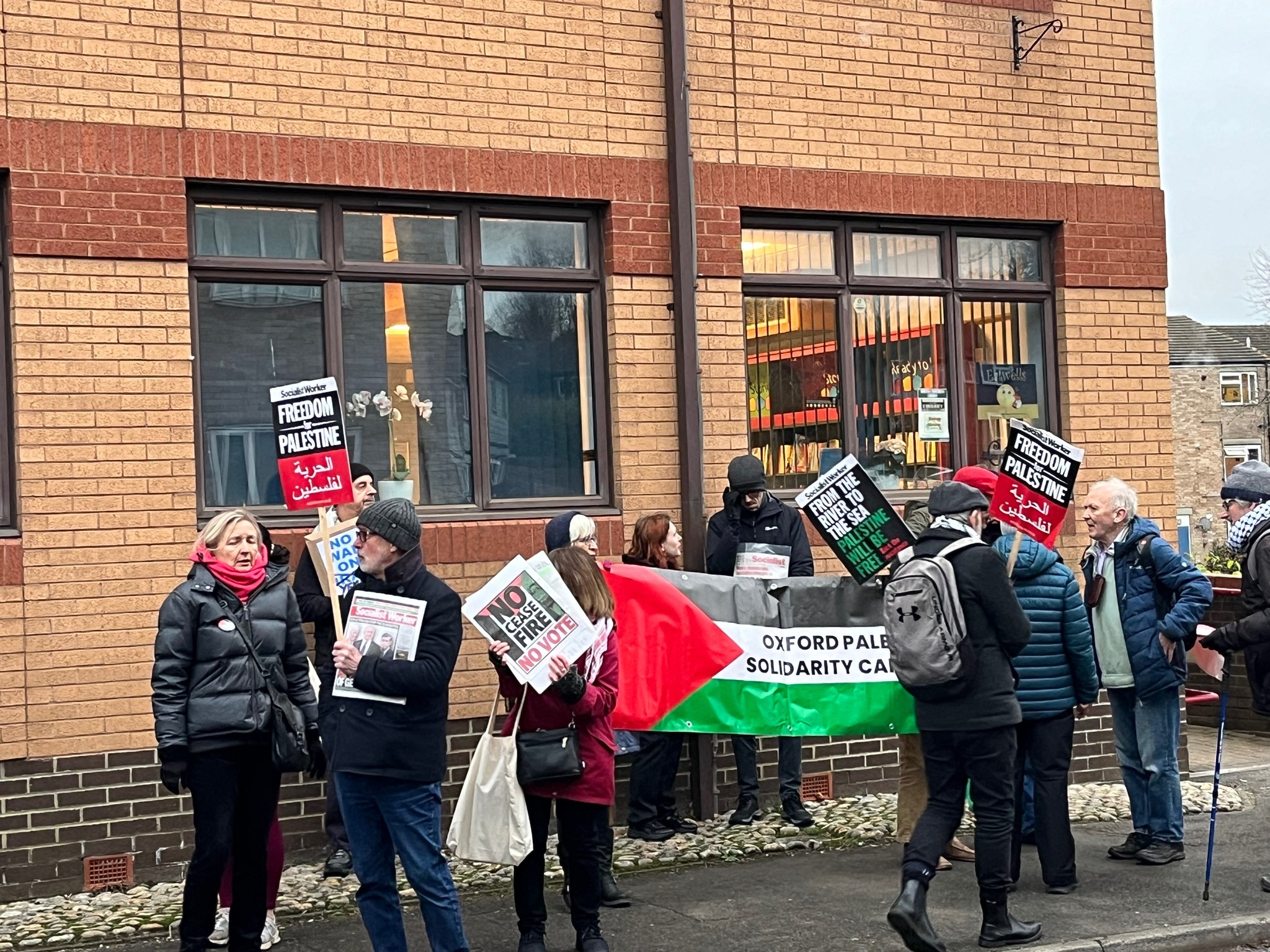 Video: Protesters calling on Anneliese Dodds, MP for Oxford East, to support Palestinians in Gaza