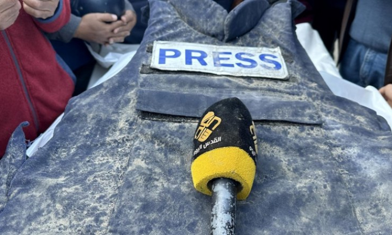 Katil İsrail, Gazze'de bir gazeteciyi daha öldürdü 