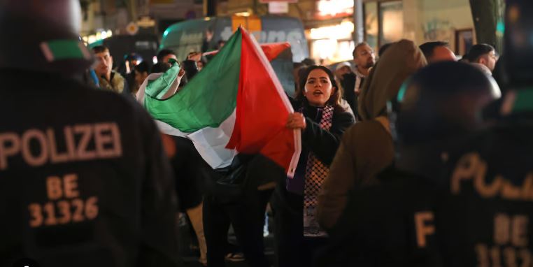 Dok traju protesti podrške Palestini na ulicama Berlina, njemačka vlada razmatra naoružavanje izraelskog režima (video)